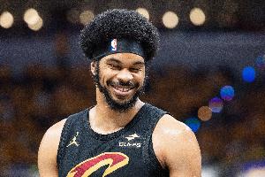 轻轻松松！阿伦12中7拿下20分7板2助1断