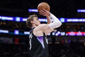 马尔卡宁单场至少50分10板5三分 爵士队史首人