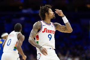 马克西：乌布雷敢于在场上发声 攻防两端都喊话带动队友