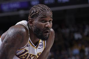 这把尽力了！艾顿14中8贡献16分8板2助2断1帽 拼下5前场板