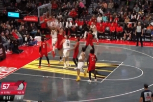 行云流水！约基奇穆雷戈登三人小配合 后者篮下轻松扣篮取分