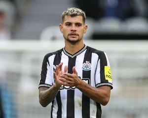 吉马良斯：丹-伯恩的进球太精彩了，我第一反应本以为他要传球