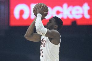 骑士也“三疯”！第三节骑士37-20净胜76人17分 三节打完领先20分