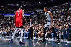 火箭抢到17个进攻篮板但二次进攻仅21分 马刺是15板二次进攻33分