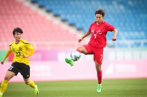 王霜：提名亚洲足球小姐已是认可 今年赛事密集大家都在咬牙坚持