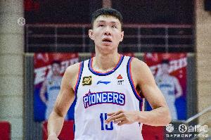 尽力了！郑昊燃14中7&4记三分拿下18分4板1助