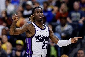 主打一个听劝！国王球迷高喊：上基翁·埃利斯 主教练照办