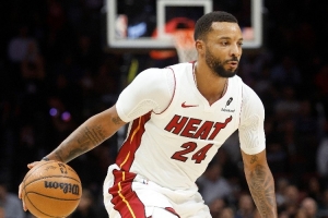 真最佳引援！鲍威尔本赛季场均24.5分&三项命中率46%/45.8%/93.8%