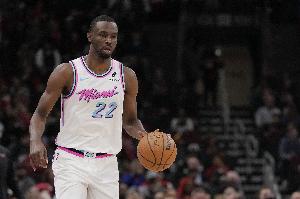 一剑封喉！维金斯0.4秒空接压哨绝杀 全场13中8砍下23分5助