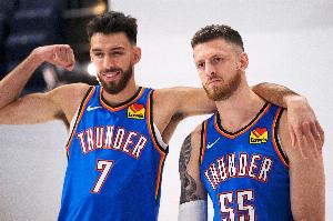 切特谈与哈滕搭档：球队一直在研究这阵容 我们还有很长路要走