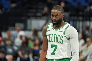 杰伦·布朗：我这场攻防两端都表现很糟糕 让队友们失望了