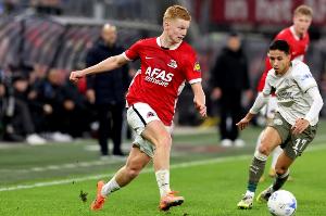 邮报：纽卡有意19岁阿尔克马尔中场斯米特，转会费约2000万镑