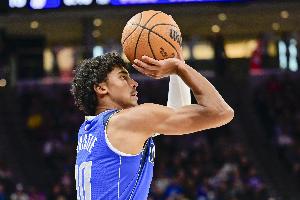 冷酷无情！克里斯蒂底角张弓搭箭 三分落袋打停太阳