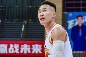 贺希宁：在杜锋的要求下我瘦了14斤 有责任为广东篮球做好传帮带