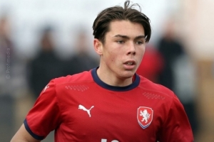 虎父无犬子！布冯儿子路易斯代表捷克U19出战，上演帽子戏法