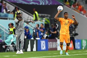 意媒：邓弗里斯在荷兰训练中受伤，国米的医务团队对此高度警惕