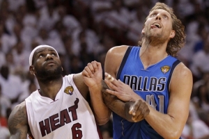 球哥：詹姆斯11年不敌小牛丢冠 可能是他生涯履历唯一的污点