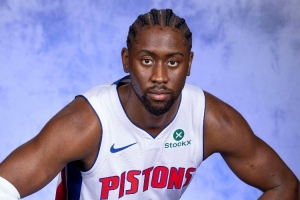 打嗨主场！勒韦尔单挑命中高难度撤步三分