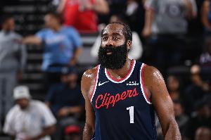 把球队扛在肩上！哈登半场11中7&三分6中4轰23+6+5 次节13分