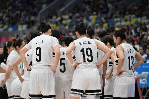 杜锋：广东全运女篮用她们的拼搏精神为广东拿到这枚沉甸甸的金牌