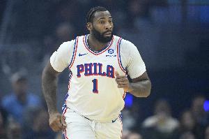 不如直接比耶！德拉蒙德抢断2打0暴扣走步违例