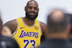 1万助有多难？共8人有一前锋 神将7次单季助攻破千 哈登有机会？