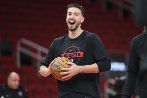 申京：让杜兰特接管比赛太安心了 如果我有机会也会果断出手