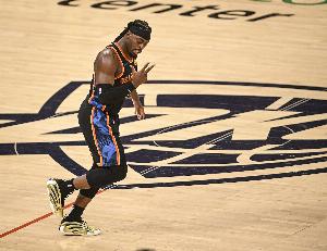 强得可怕！多特三分再轰 雷霆半节三分7中6领先23分再度打停鹈鹕