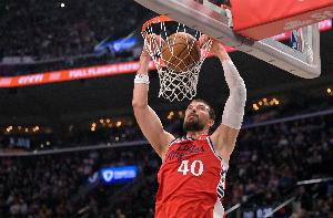 远远不够！祖巴茨13中7得到14分13板1助1断 没有罚球