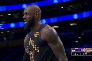 首秀已两双！詹姆斯连续低手妙传喂饼 艾顿空切轻松咽进肚里