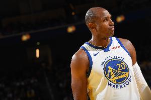 没手感！霍福德半场5投仅1中拿到3分2板 正负值-8