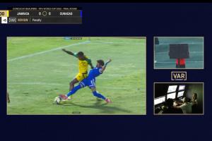 险绝杀！牙买加第95分钟获得点球，裁判查看回放取消点球