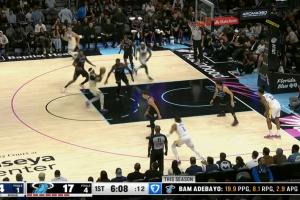 无敌了……库追巴都不打 勇士半节比赛12中0仅得4分