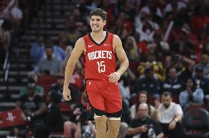 游刃有余！谢泼德上半场13分钟6中4砍下10分 正负值+14全场最高