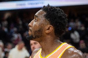 要站出来啊！米切尔三节7中1仅拿2分 第三节0出手