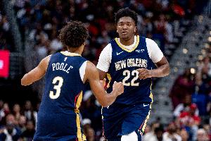 奎因砍鹈鹕队史最年轻30+！同时也是队史首位单场命中率超65%新秀