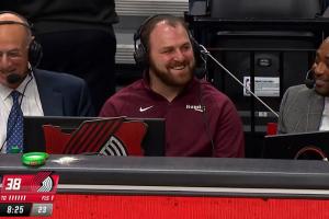 杨瀚森下放训练涨球！开拓者G联盟球队混音主帅场边观赛喜笑颜开